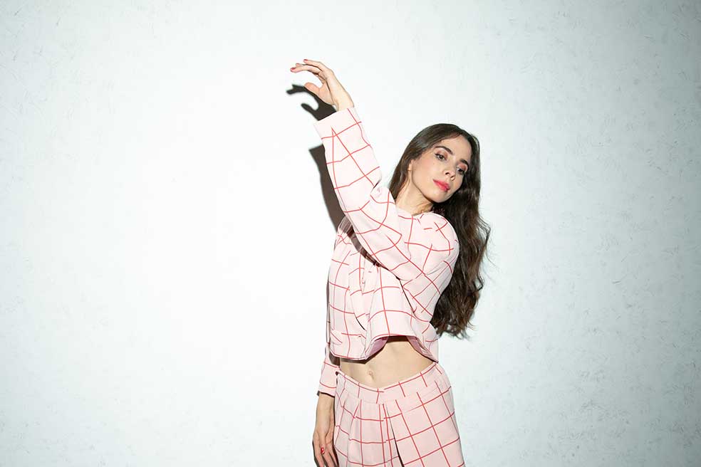 Ana Elisa Mena Extra 02