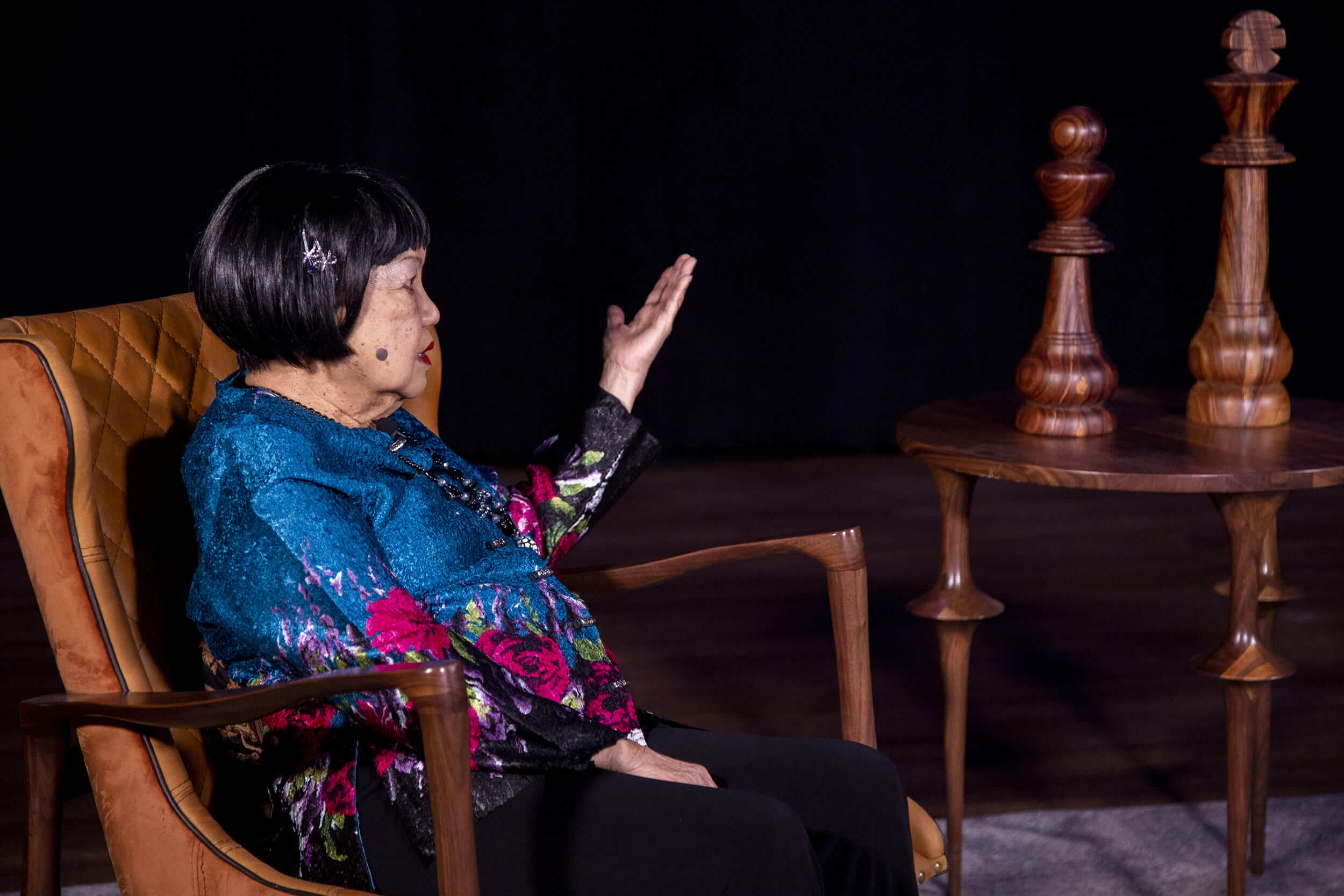 Susana Chow Extra 03